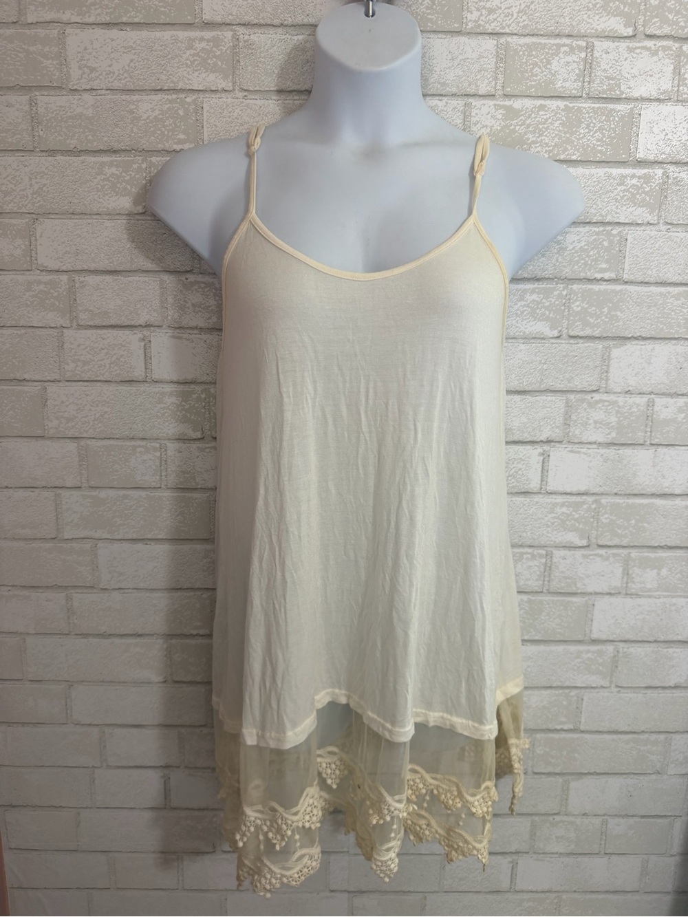 Delicate Cream Lace-Trim Spaghetti Strap Camisole Long XL